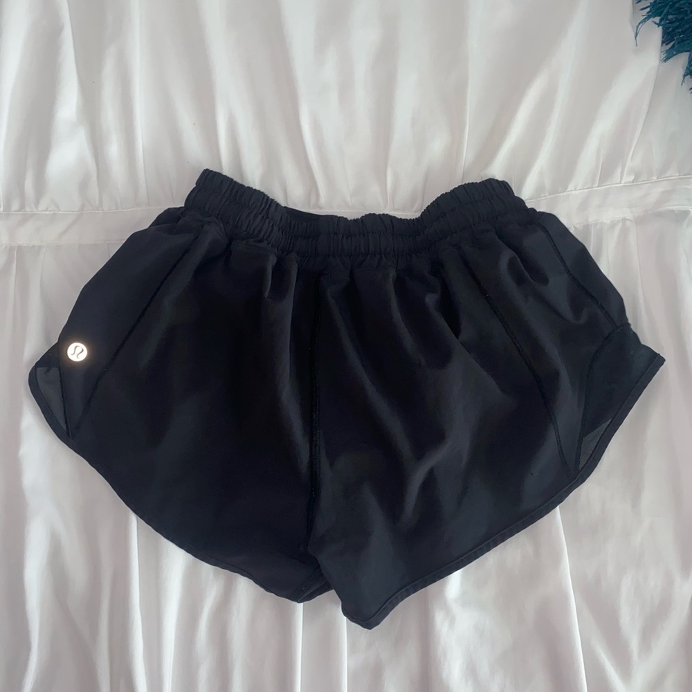 LULULEMON hotty hot 2.5 inch shorts black